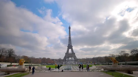View on Eiffel Tower on Champs de Mars due to cloudy day Video stock 223605957