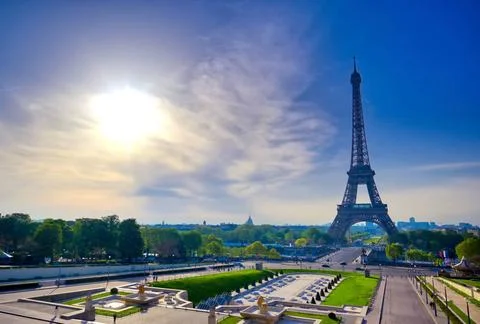 A view of the Eiffel Tower from the Jardins du Trocadero in Paris, France ... Stock-Fotos