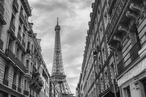 View of the Eiffel Tower from the old Town in Paris, France Foto stock