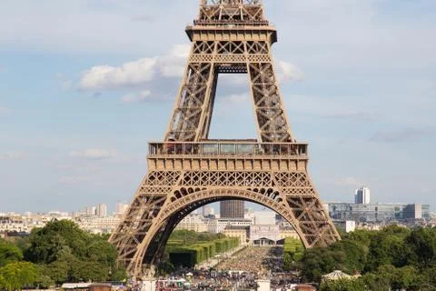 View of the Eiffel Tower from Place de Trocadero in Paris, France. Stockfoto's