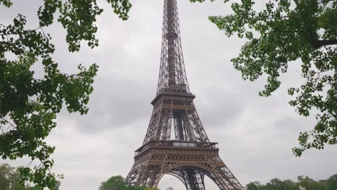 View of the Eiffel Tower, Pont d'Iena bridge. Stock-Footage 310200183