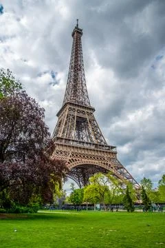 View of the Eiffel Tower in Summer, Paris 스톡 사진
