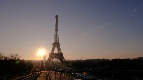 View of the Eiffel Tower from the Trocadero Gardens at dawn. Stock Footage 123162530