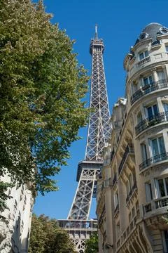 View of the Eiffel tower walking through Paris view of the Eiffel tower wa... Foto stock