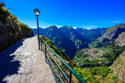 View from Eira do Serrado to Curral das Freiras village in the Nuns Valley in Fotos Stock