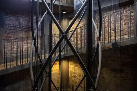 View of elevator shaft and staircase in the Astronomical Clock Tower in Pragu Foto stock