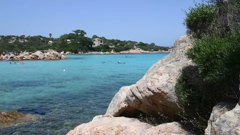 A view of an emerald and transparent Mediterranean and luxury homes 库存影片 108484535