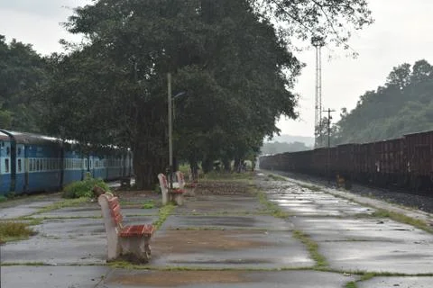 View of a empty bench in Kulem Station in Goa Foto stock