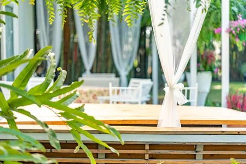 The view of empty chair and table in the fabulous garden decorated with han.. Foto stock
