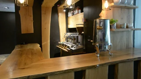 View on empty coffee bar table. low light, variable focus. Видео 99485810