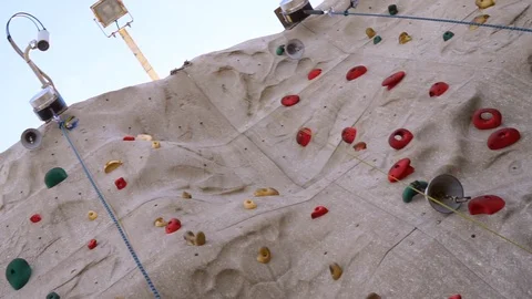 View of an empty outdoor rock climbing wall 動画素材 129394384