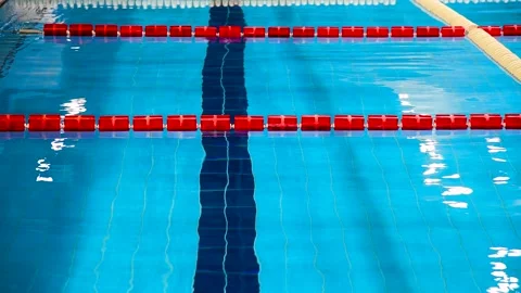 The view of an empty public swimming pool indoors Vidéo 272298963