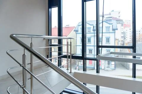 View of the empty spacious hall with large panoramic windows. Modern interior Foto stock