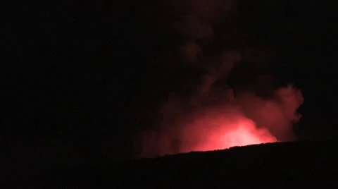 View of Erupting Volcano At Night Stockbeeldmateriaal 19265688