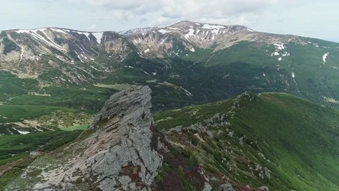 View of the evening Carpathians from a drone. Vídeo Stock 228114440