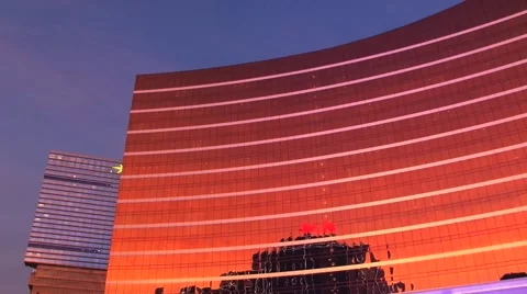 View to the facade of the Wynn hotel with dancing fountains in Macau, China. Stock-Footage 60800914