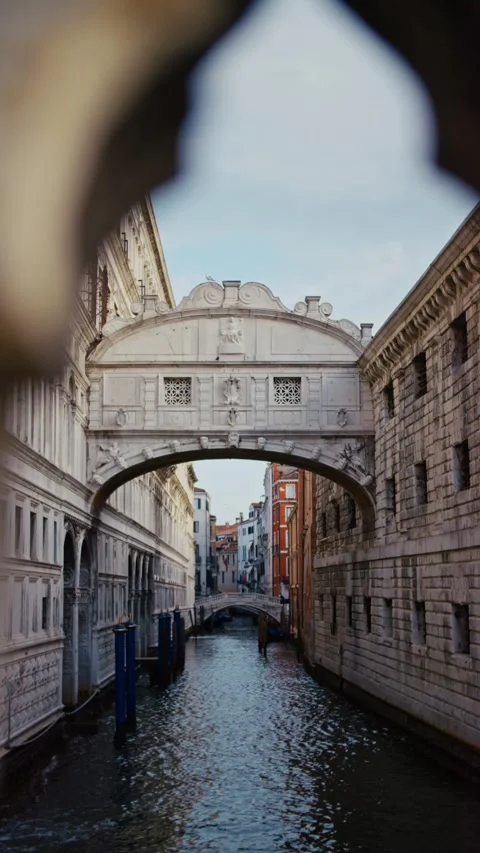 View on the famous Bridge of Sighs in Venice, Italy during summer. Stock Footage 291074553