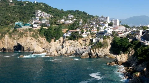 View of the famous cliffs located in La Quebrada during beautiful sunny day Vidéo 121629966