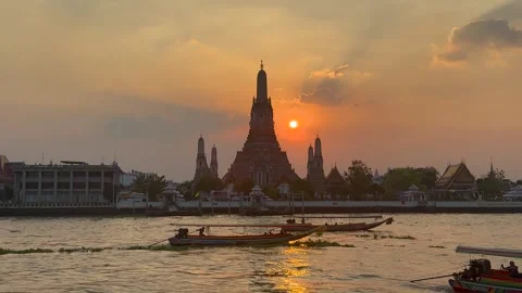 View of the famous Wat Arun temple in Bangkok Stock Footage 337126870