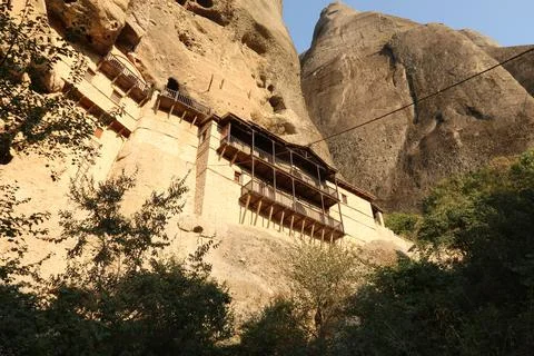 View onto the fascinating Monastery of St. Anthony in Meteora, built into a c Stock Photos