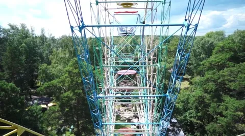 View from ferris wheel going up in a park Stock Footage 53091172