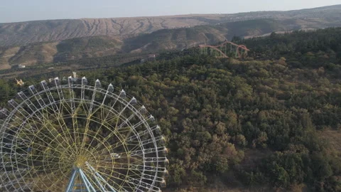 View of the ferris wheel in the park Mtatsminda in Tbilisi. Stock Footage 106001527
