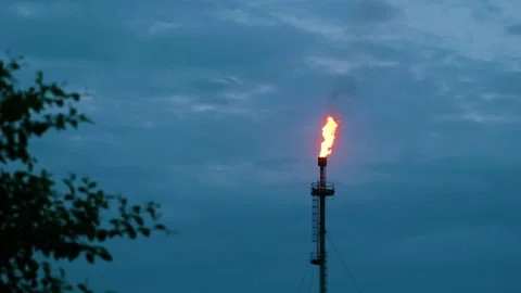 A View Of A Fire Burning On Top Of Gas Flare Stack Chimney. Slow Motion Video stock 259867112