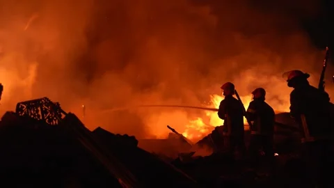 View of firefighters battling a massive fire at night, Bangladesh. Video stock 335561791