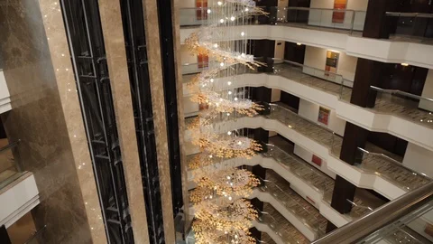 View from the floor down to the floor with balconies and many doors in the hotel Vídeos de archivo 119278761