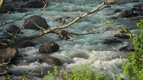 View of flowing stream on rocks, Lamjung, Nepal 스톡 동영상 139689630