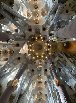 View of the four main central columns and ceiling inside Sagrada Familia Foto stock