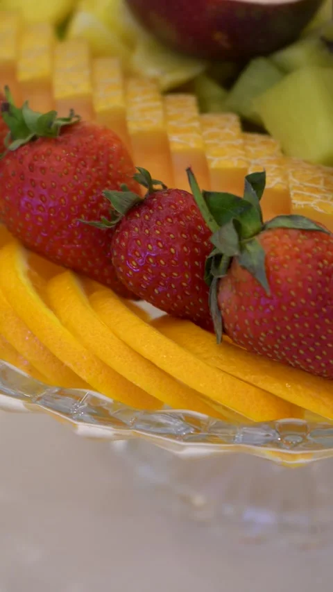 View of a fresh fruit platter in Doha, Qatar. Video stock 340638485