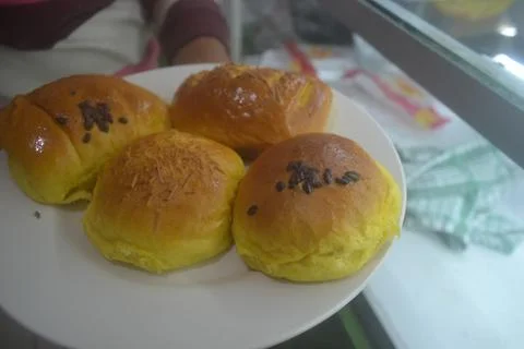View of  freshly baked bread placed on a plate Stock Photos