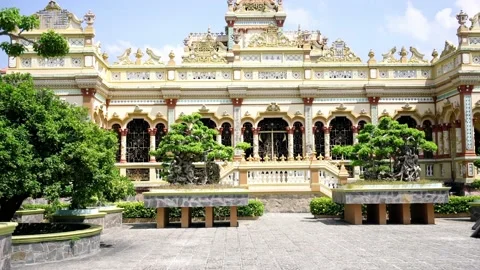 View front of the Vinh Trang temple Stock Footage 135427113