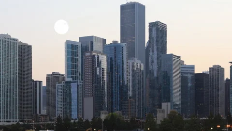 View of full moon rising over Chicago, Illinois, United States, exclusive tim Stock Footage 171414919