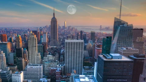 View of full moon rising over Manhattan, New York, United States, exclusive t Stock Footage 171415953