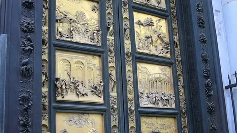A view of the Gates of Paradise in the Cathedral Square of Florence in Italy 스톡 동영상 83726052