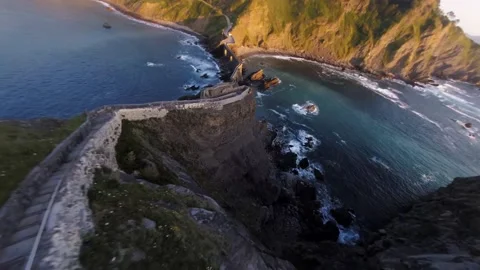 View of Gaztelugatxe, the coast of Biscay, Basque Country to northern Spain Vidéo 159974464