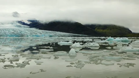 View of the glacial lagoon and terminus of Fjallsárlón glacier in Iceland. Stock Footage 154314950