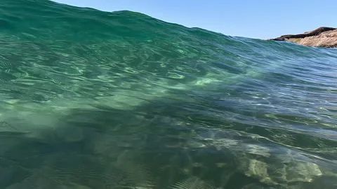 A view of a glassy wave at Sandy beach on the East side of Oahu. Stock Footage 252775216