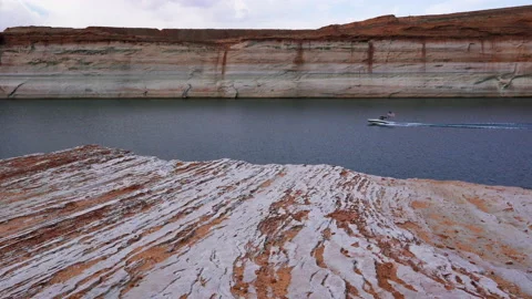 View of Glen Canyon from the beach at Chains trail, Arizona/Utah Stock Footage 163077548
