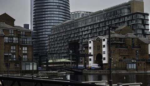 View of Glengall Bridge in Millwall Outer Dock Stock Photos