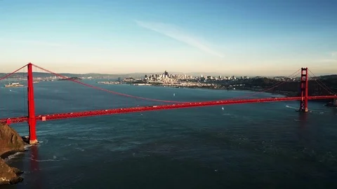 View of Golden Gate Bridge and San Francisco Skyline by Aerial Drone Vidéo 70328359