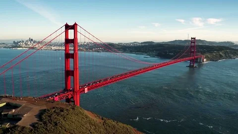 View of Golden Gate Bridge and San Francisco Skyline by Aerial Drone Vidéo 70328558