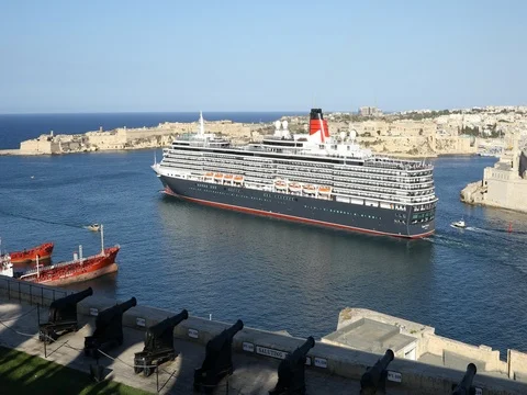 View to Grand Harbor from Upper Barrakka Gardens in Valetta Stock Footage 77862681