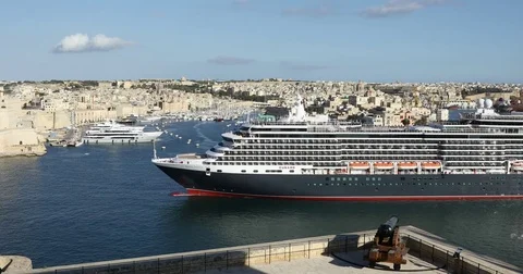View to Grand Harbor from Upper Barrakka Gardens in Valetta Stock Footage 77862711