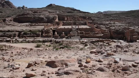 View on the great temple of Petra, Jordan, on colonnaded street. Stock Footage 150229155