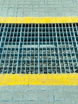 View of grid surface on a construction site with yellow line marking in bri.. 스톡 사진