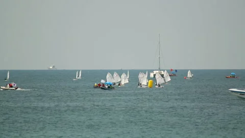 View of a group of windsurfers Stock Footage 168897868