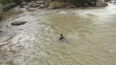 View of guy and river in Raub, Pahang 動画素材 194746774